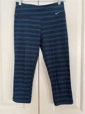 Nike Black/ Blue Striped Capri Leggings Size Small